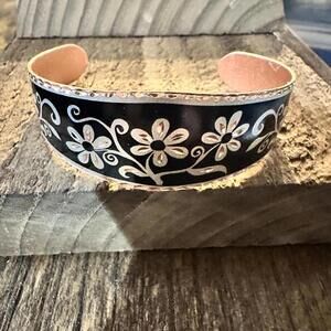 Handcrafted Diamond Cut Black Floral‎ Design Copper Cuff Bracelet Gift Box